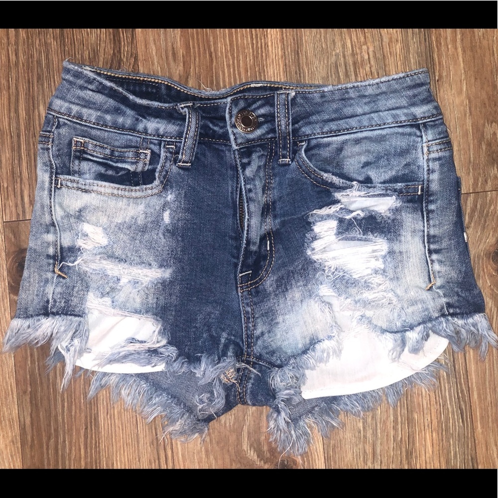 00 American Eagle distressed shorts